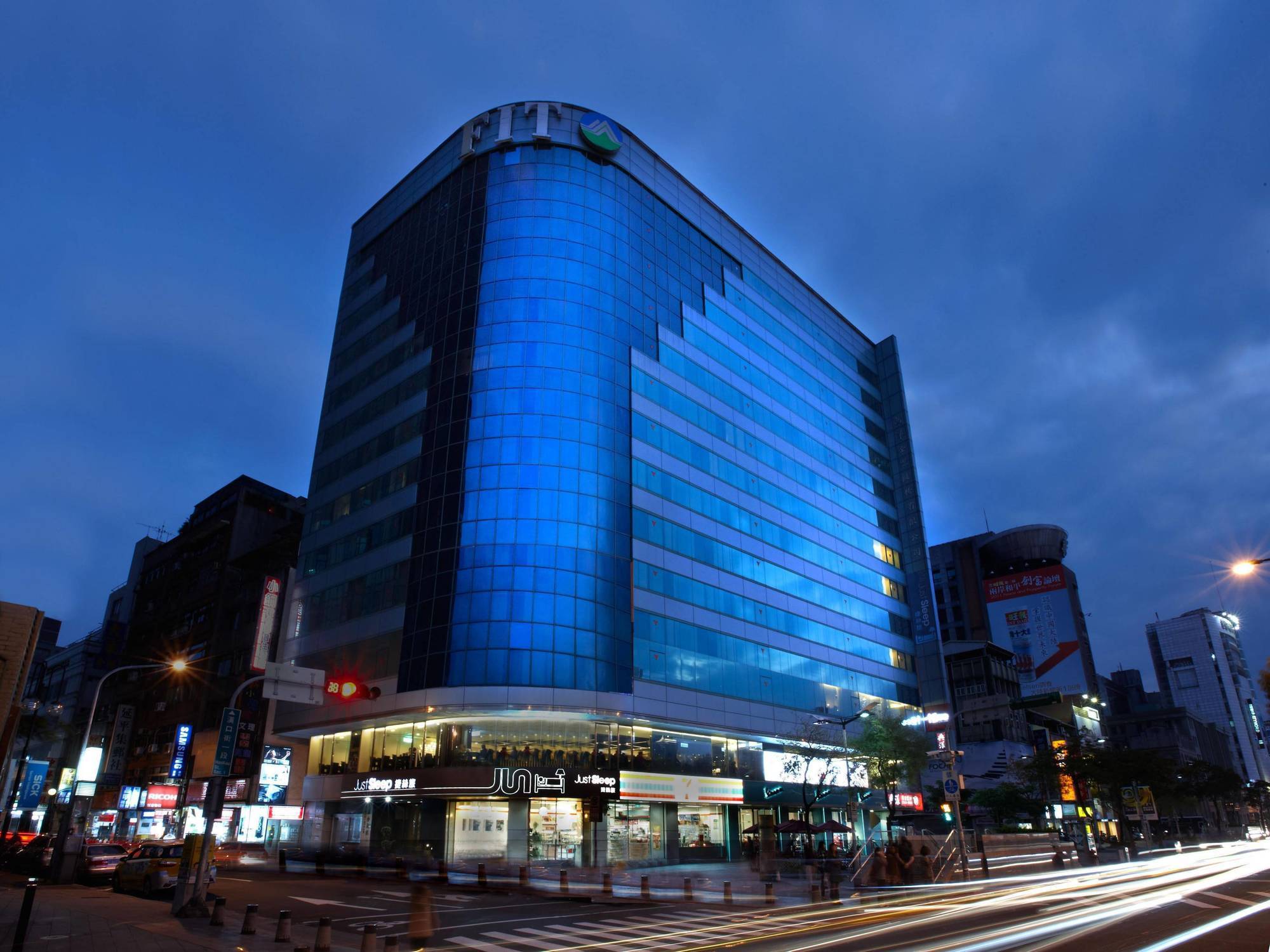 Khách sạn Just Sleep - Ximending