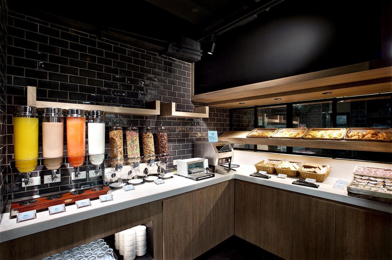 Khách sạn Just Sleep - Ximending 4*